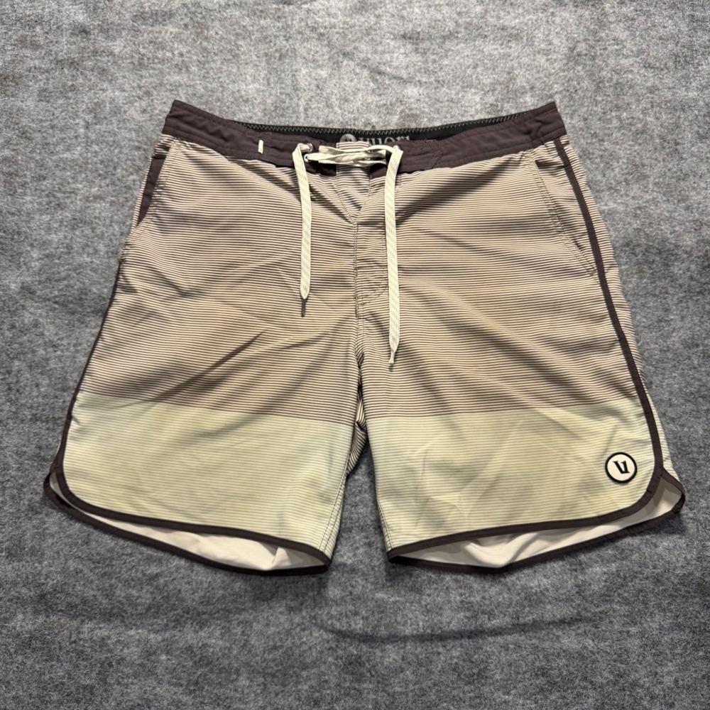 Vuori V314 Mens 32 Cruise Striped Board Shorts 7IN Brown Tan Swim Trunks Unlined